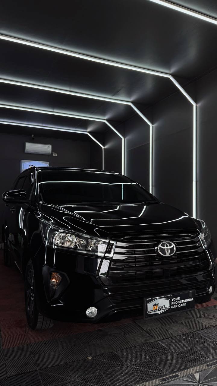 Mobil hitam setelah perawatan 88Royals Auto Care