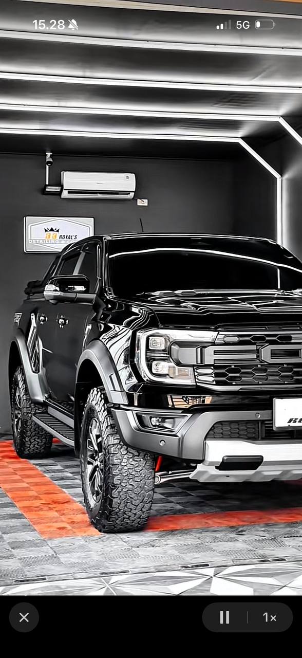 Detail samping Ford Raptor hitam 88Royals Auto Care